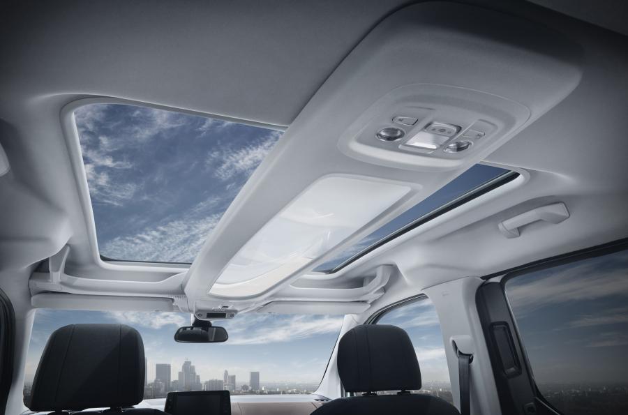 Детали интерьера Peugeot Rifter Long 2018 года  (WW) (фото 8 из 9)